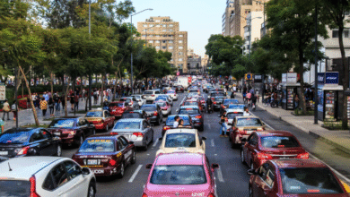 La Comisión Ambiental de la Megalópolis (CAMe) informa que, como parte del programa Hoy No Circula, este martes aplicará una restricción para vehículos con engomado rosa y terminación de placas 7 y 8, así como para aquellos con holograma de verificación 1 y 2. La medida busca mitigar la emisión de contaminantes en la Zona Metropolitana del Valle de México.